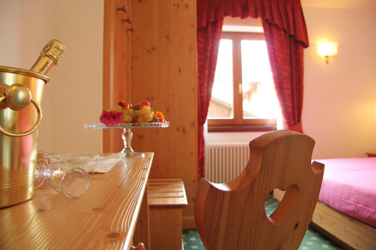 Hotel Lory Пинцоло Екстериор снимка